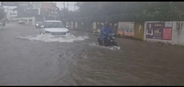 हल्द्वानी- भारी बारिश से जनजीवन प्रभावित, उफान पर सभी बरसाती नाले, अलर्ट मोड पर प्रशासन