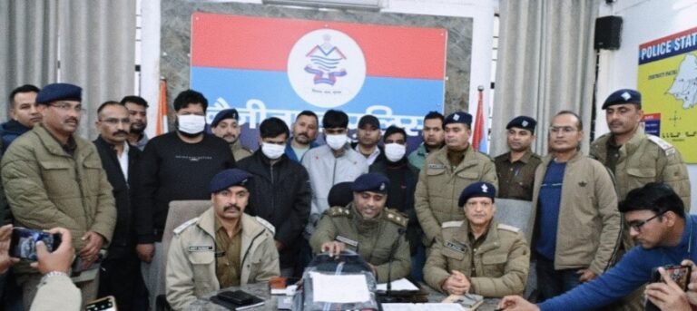 ब्रेकिंग न्यूज: *राधिका ज्वैलर्स के यहां चोरी का खुलासा*! “बाइस लाख के जेवरात सहित चार चोर मय वाहन दबोचे*! पढ़ें हल्द्वानी अपडेट