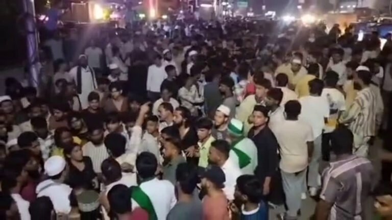 देहरादून में देर रात हुआ बवाल, भीड़ ने रोड जाम कर किया हंगामा, पुलिस ने दिखाई सख्ती, मुकदमा दर्ज