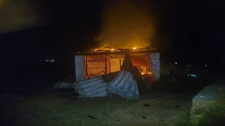 बेरीनाग के पांखू में बड़ा हादसा, दुकान के अंदर फटे गैस सिलेंडर, मकान की छत उड़ी