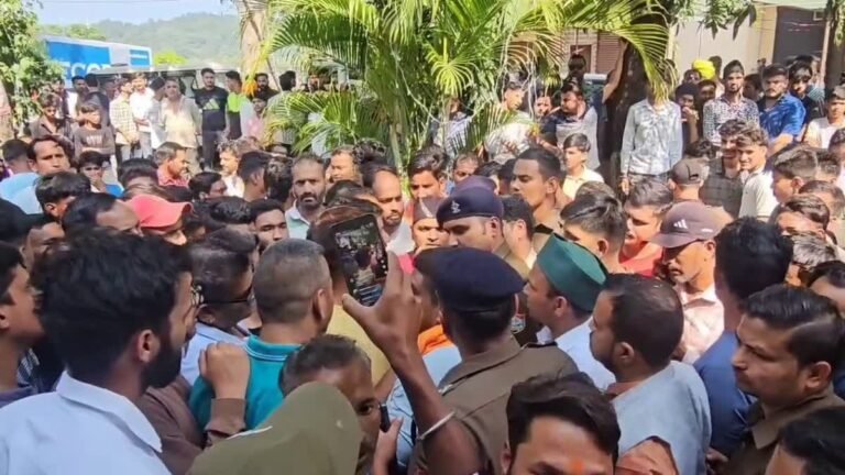 प्रतिबंधित मांस को लेकर हंगामा, बीजेपी पूर्व मंडल अध्यक्ष समेत 5 नेताओं और 30 अज्ञात पर मुकदमा दर्ज