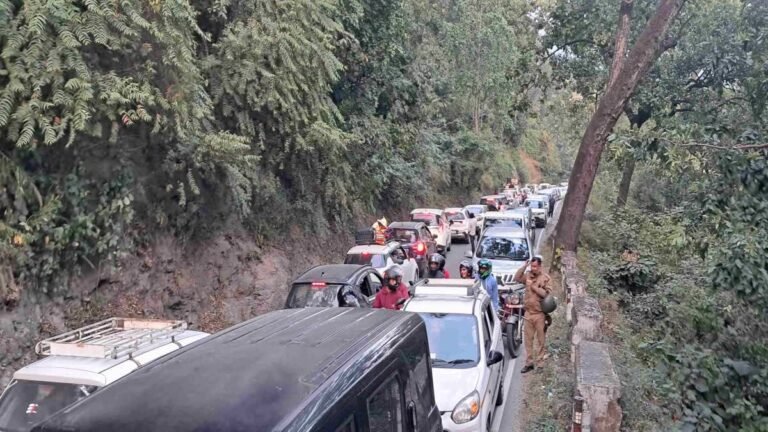 नैनीताल घूमने आने वाले पर्यटकों के लिए जरूरी खबर, कैंची धाम तक नहीं ले जा सकेंगे वाहन