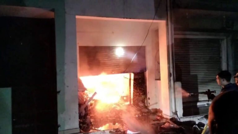 ऋषिकेश में कबाड़ी की बंद दुकान में लगी आग, एक युवक जिंदा जलकर मरा