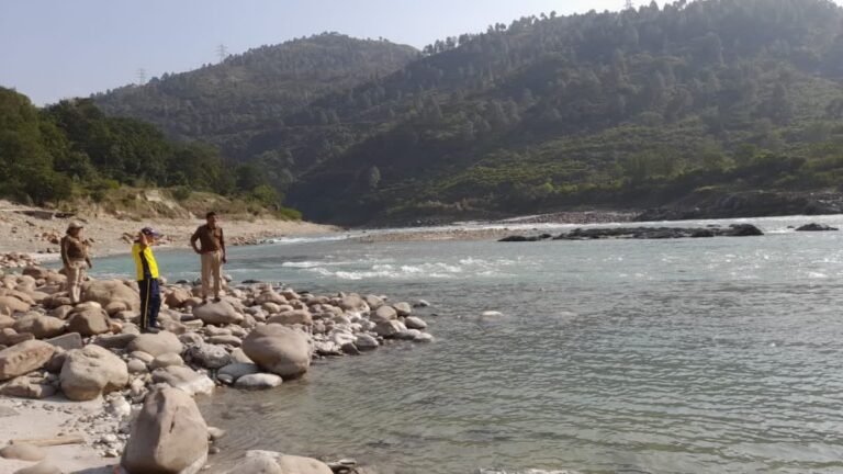 कीर्तिनगर में बड़ा हादसा, अलकनंदा में डूबे महिला और पुरुष, सर्च अभियान जारी