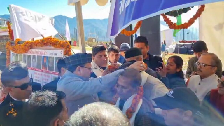सीएम धामी ने गैरसैंण में राज्य आंदोलनकारियों को किया सम्मानित, करोड़ों की योजनाओं की दी सौगात