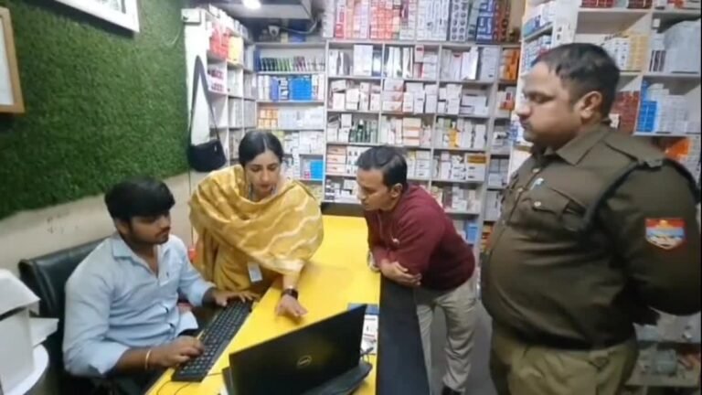 रामनगर में ड्रग्स विभाग की छापेमारी, कई संचालक मेडिकल स्टोर बंद कर भागे, 2 को चेतावनी, 1 का लाइसेंस होगा रद्द