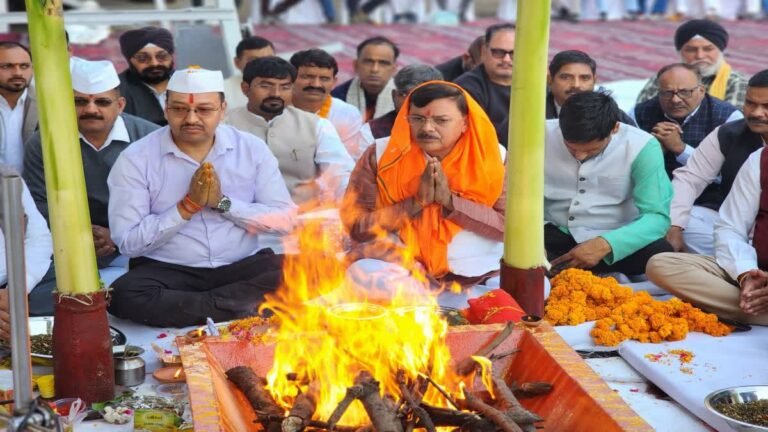 किच्छा चीनी मिल में पेराई सत्र शुरू, गन्ना लेकर आए किसान को किया गया सम्मानित