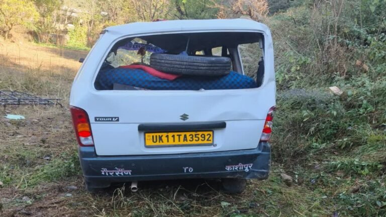 बारातियों से भरा वाहन दुर्घटनाग्रस्त, गंभीर घायल हायर सेंटर रेफर