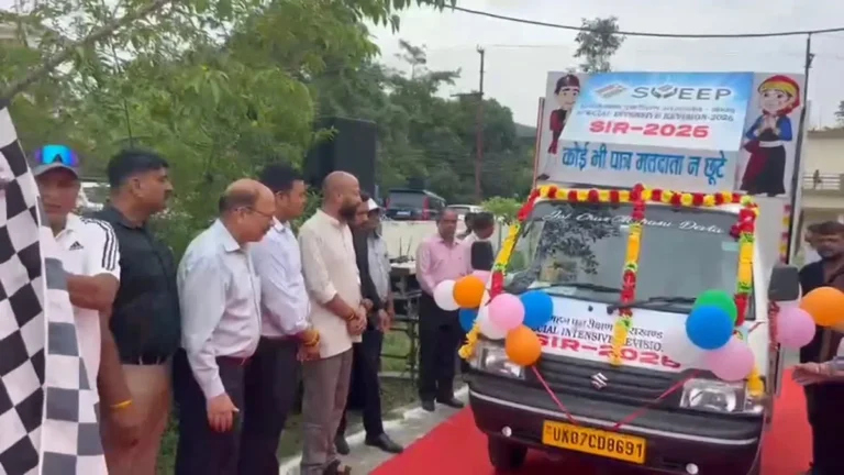 DM की सख्ती का असर! SIR कार्यक्रम की बदली तस्वीर, अफसरों की पीठ थपथपाई