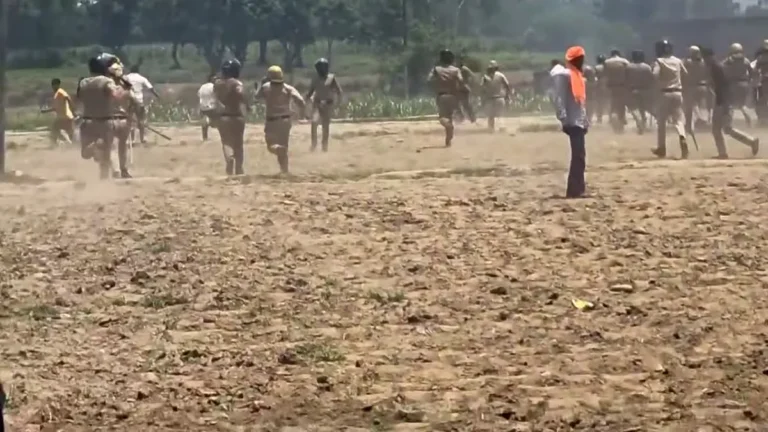 देहरादून में हत्या के बाद हिंसा का तांडव: घर फूंके, पुलिस पर पथराव, 150 उपद्रवियों पर मुकदमा