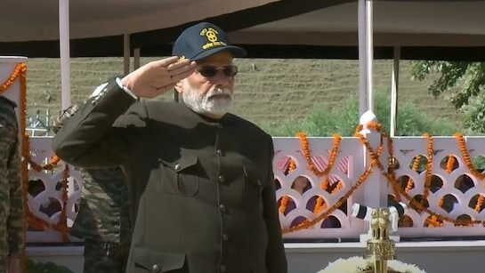 कारगिल विजय दिवस पर देश ने वीर जवानों को किया नमन, प्रधानमंत्री मोदी ने दी श्रद्धांजलि