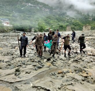 Uttarkashi landslide rescue : धराली में कुदरत का कहर : 50 फीट मलबे ने खडी की चुनौतियों की दीवार