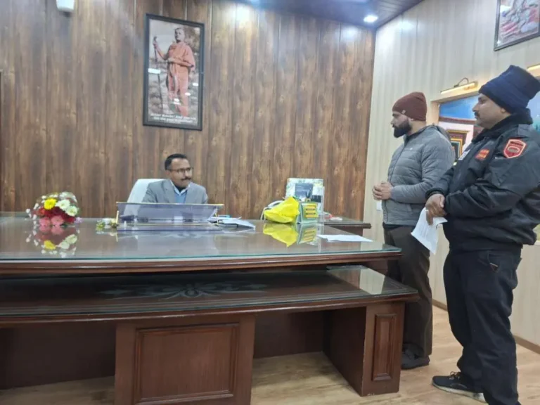 शनि बाजार रोड निवासियों का जिलाधिकारी को सविनय निवेदन: नगर निगम द्वारा उत्पीड़न का आरोप