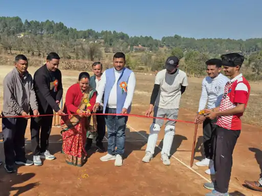 कत्यूर घाटी क्रिकेट टूर्नामेंट पूरडा स्टेडियम में शुरू:नगर पंचायत अध्यक्ष भावना वर्मा ने किया उद्घाटन, पूरडा-रामपुर के बीच खेला गया पहला मैच