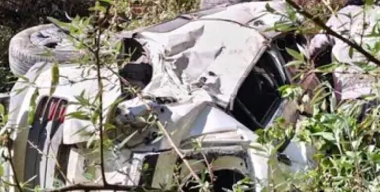 नैनीताल: जागेश्वर जाते समय खाई में गिरी कार, दो पर्यटकों की दर्दनाक मौत.. 2 घायल
