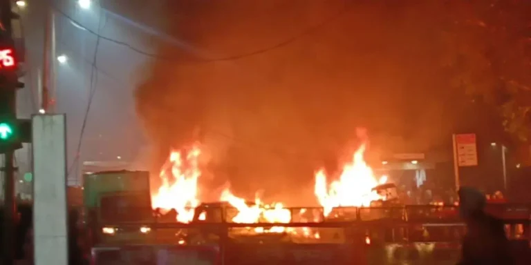 Delhi Blast: लाल किला मेट्रो स्टेशन पर जबरदस्त कार ब्लास्ट, 8 लोगों की मौत, 24 घायल!