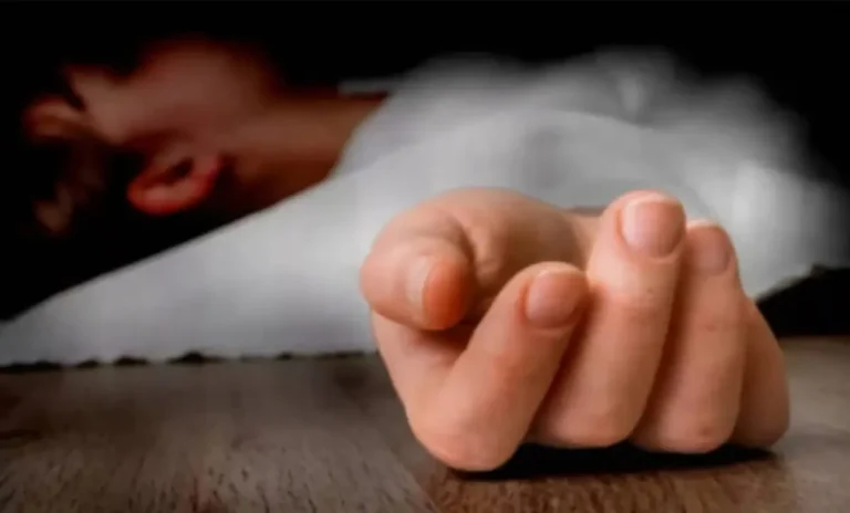 घर में पत्नी कर रही थी करवा चौथ पर्व के लिए इंतजार, दोस्त के बर्थडे में गए पति की आई मौत की खबर