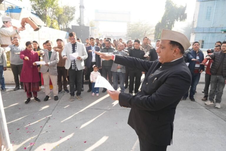 गणतंत्र दिवस- 2026 : सूचना महानिदेशक बंशीधर तिवारी ने सूचना भवन परिसर में फहराया तिरंगा