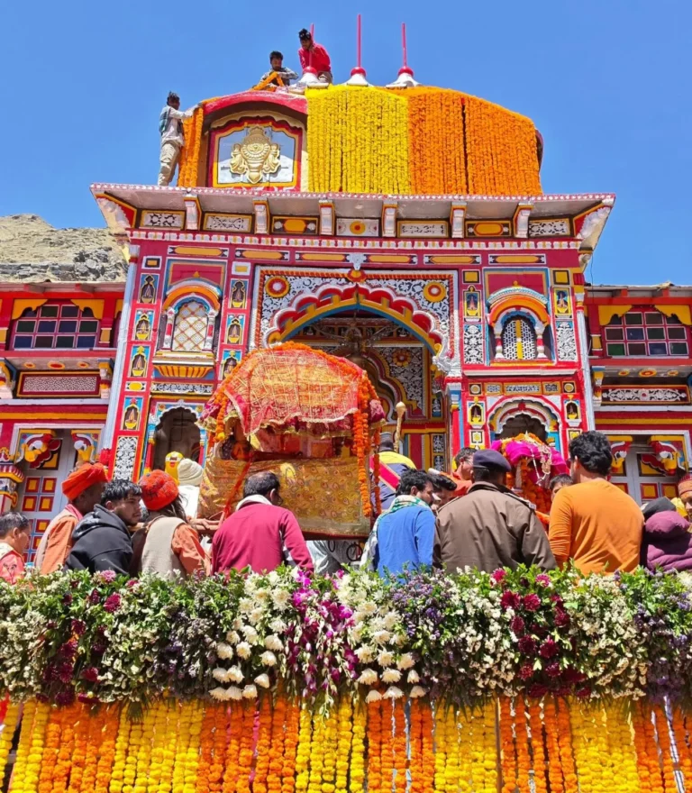 बदरीनाथ पहुंची देव डोलियां: कल खुलेंगे भगवान विष्णु के धाम बदरीनाथ जी के कपाट