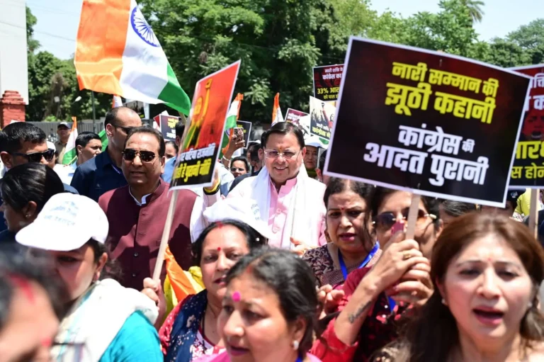 बड़ी खबर: देहरादून में महिला जन आक्रोश रैली में सीएम धामी ने किया प्रतिभाग: मातृ-शक्तियों का दिखा आक्रोश