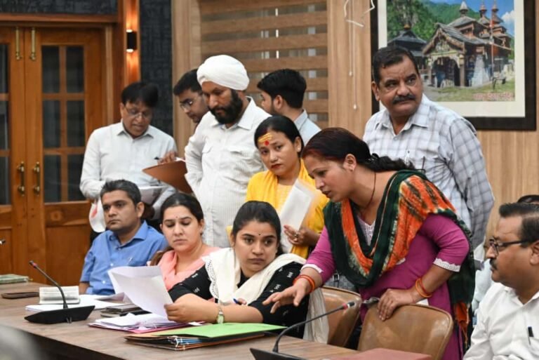 बड़ी खबर (देहरादून) जनता दरबार में जमीन के मुद्दे,ऐसे हुआ निराकरण