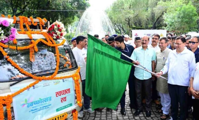मुख्यमंत्री धामी ने झाड़ू लगाकर स्वच्छ उत्सव-2025 का किया शुभारंभ