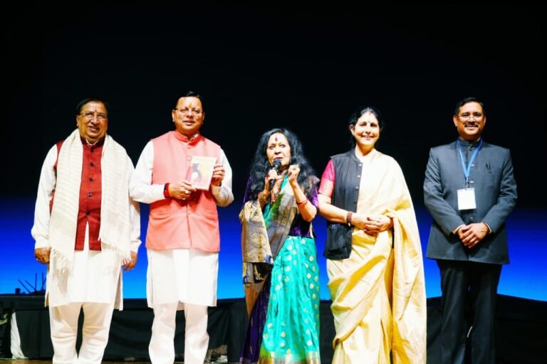 CM धामी की 4 बड़ी घोषणाएं: वृद्ध कलाकारों की पेंशन ₹3000 से ₹6000 हुई, प्रेक्षागृह बनेंगे!