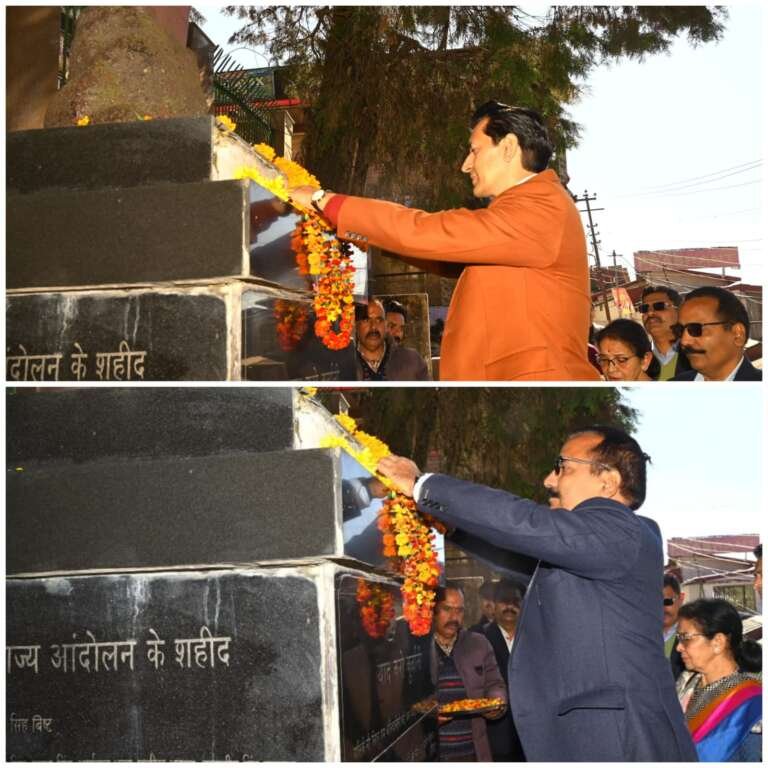 नैनीताल : राज्य स्थापना दिवस पर कुमाऊं कमिश्नर दीपक रावत एवं डीएम ललित मोहन रयाल ने आंदोलन के वीर शहीदों को श्रद्धांजलि देते हुए उन्हें पुष्प अर्पित कर नमन किया