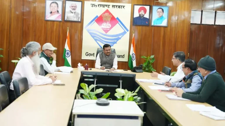 मुख्य सचिव का निर्देश: मुख्यमंत्री घोषणाओं की प्रोएक्टिव निगरानी करें अधिकारी