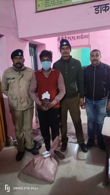 लंबे समय से लालकुआं पुलिस को छका रहे शराब तस्कर को आज रंगे हाथों दबोचा