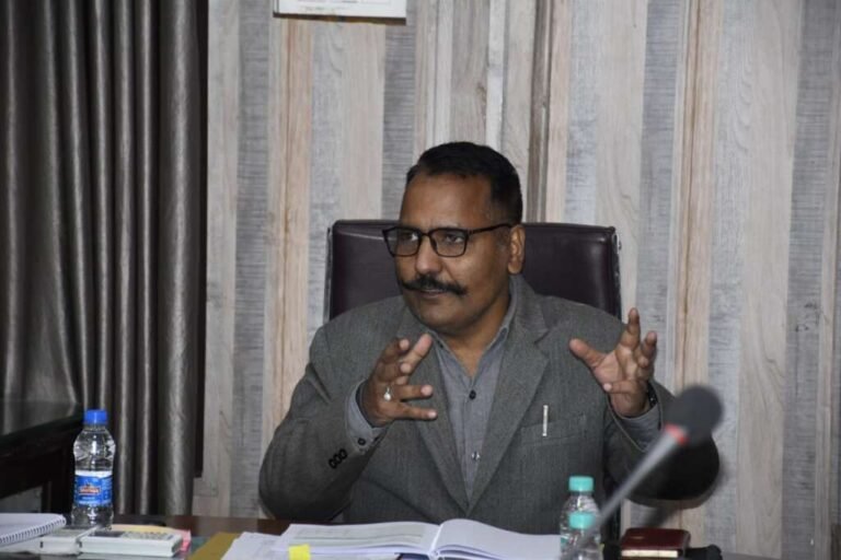 हल्द्वानी : आरटीआई का दुरुपयोग करना प्रधान सहायक मोहम्मद अकरम को पढ़ गया भारी,डीएम ललित मोहन रयाल ने किया तबादल…