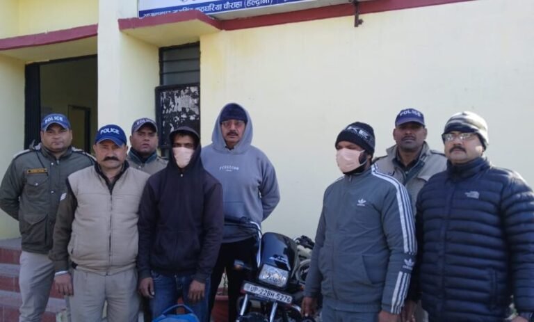 अल्मोड़ा में फिर चार लाख से अधिक कीमत का गांजा बरामद, दो तस्कर गिरफ्तार