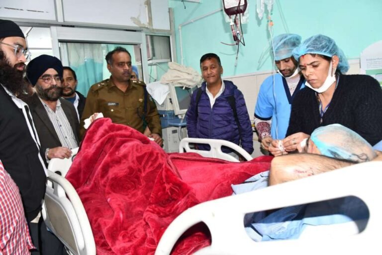 ब्रेकिंग: हल्द्वानी ठंडी सड़क हादसे के बाद पुलिस एक्शन में, SSP ने घायल डॉक्टर से की मुलाकात
