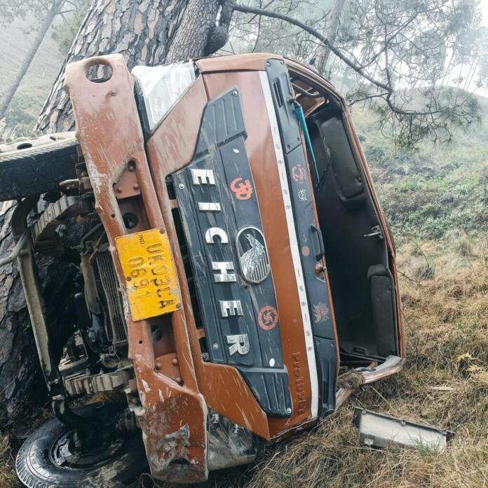 दुर्घटना: खाई में गिरा कैंटर, चालक की मौके पर ही मौत