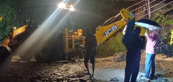 चमोली : देवाल में बादल फटने से पति-पत्नी लापता, बदरीनाथ हाईवे जगह – जगह अवरुद्ध