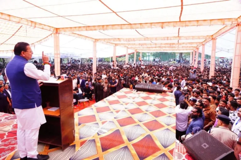 DAV कॉलेज पहुंचे CM धामी, छात्रों के लिए किया बड़ा ऐलान