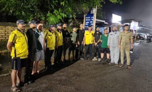 नीलकंठ मार्ग पर 3 लोग रास्ता भटके, SDRF ने किया सफल रेस्क्यू