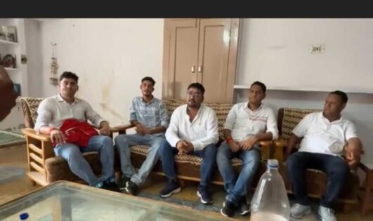 सबसे बड़ा वीडियो…. पांचो गायब जिला पंचायत सदस्यों को पुलिस कस्टडी में कोर्ट में लाया गया देखें वीडियो