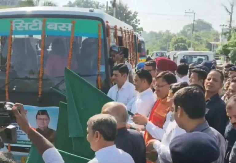 मुख्यमंत्री पुष्कर सिंह धामी ने किया हल्द्वानी सिटी बस सेवा का शुभारंभ