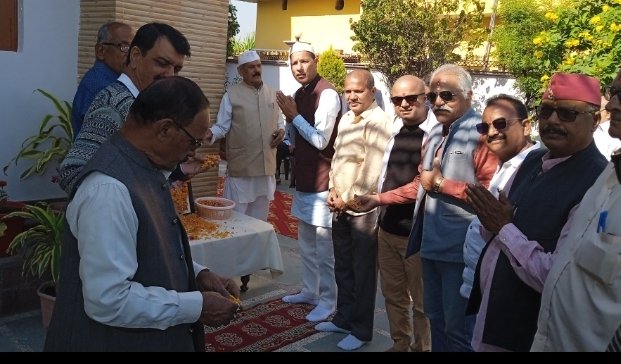 मोटाहल्दू में पूर्व छात्र संघ अध्यक्ष डॉ. बालम सिंह बिष्ट की माताजी की प्रथम पुण्यतिथि पर जनप्रतिनिधियों ने अर्पित की श्रद्धांजलि