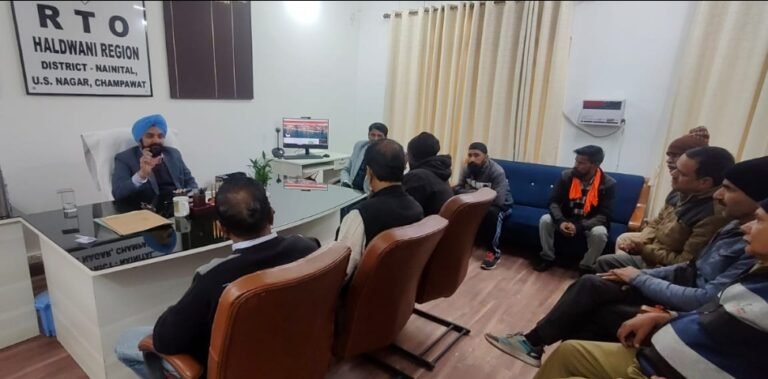 हल्द्वानी में ऑटो- ई-रिक्शा चालकों पर सख़्ती_परिवहन विभाग ने कसे नियम