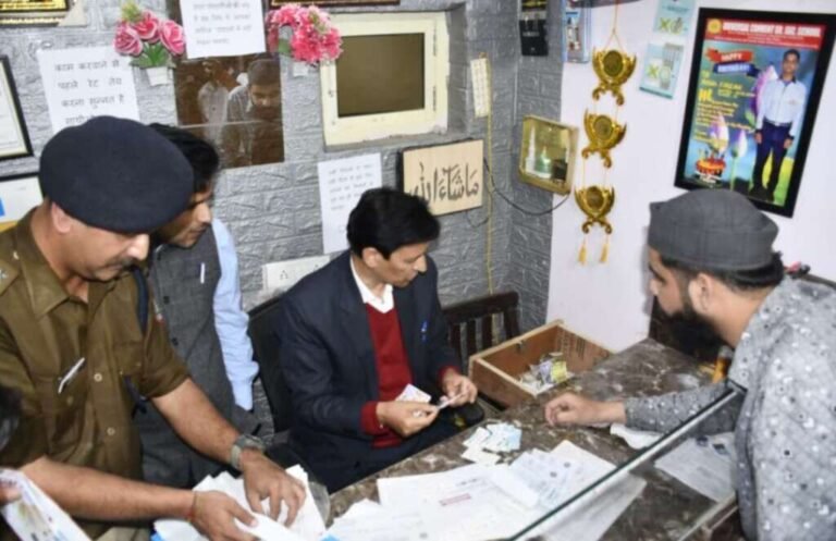 हल्द्वानी: सीएससी सेंटर से बन रहे थे फर्जी प्रमाण पत्र, कमिश्नर की छापेमारी में सनसनीखेज खुलासा