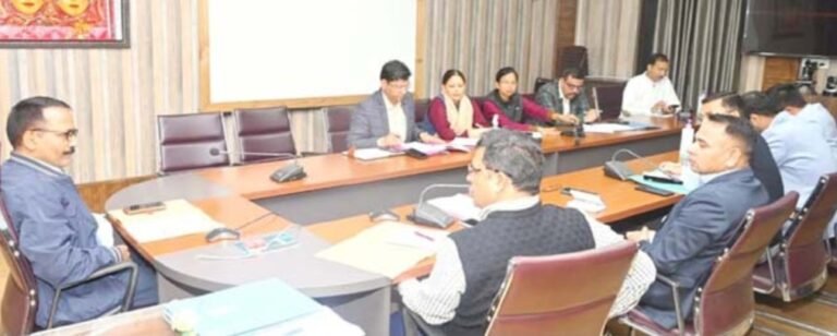 नैनीताल डीएम ने स्वच्छता, शीतकालीन तैयारी और अवैध खनन पर अधिकारियों की बैठक में दिए कड़े निर्देश