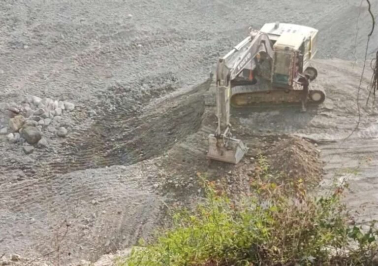 लालकुआं: अवैध खनन पर प्रशासन का बड़ा एक्शन, इस चर्चित स्टोन क्रशर को किया सीज