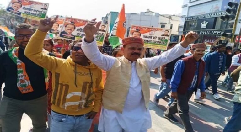 बढ़ती अपराध दर पर कांग्रेस का हल्ला बोल: हजारों कार्यकर्ताओं ने वरिष्ठ नेताओं के नेतृत्व में किया राजभवन कूच