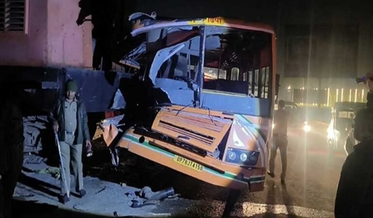 हरिद्वार-रुड़की हाईवे पर रोडवेज बस क्रेन से टकराई, छह घायल