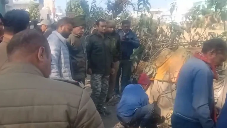 सुप्रीम कोर्ट के आदेश पर ऋषिकेश में वन भूमि पर तारबाड़ शुरू, भारी पुलिस बल तैनात