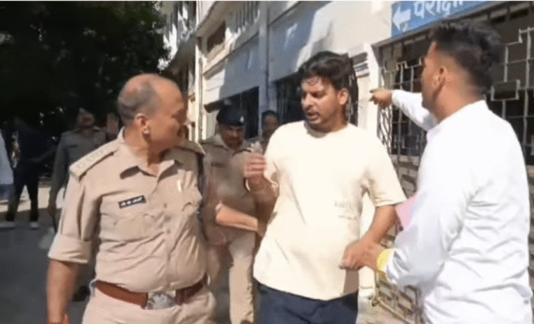 छात्र संघ चुनाव में पकड़ा गया फर्जी वोटर