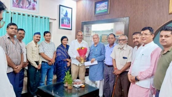 बिंदुखत्ता को राजस्व ग्राम घोषित करने की मांग तेज, शिष्टमंडल ने मंत्री और नेताओं को सौंपा ज्ञापन