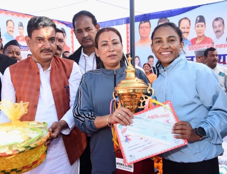 खेल मंत्री रेखा आर्या ने पदक विजेताओं को किया सम्मानित, हल्द्वानी में आयोजित हुई मैराथन दौड़